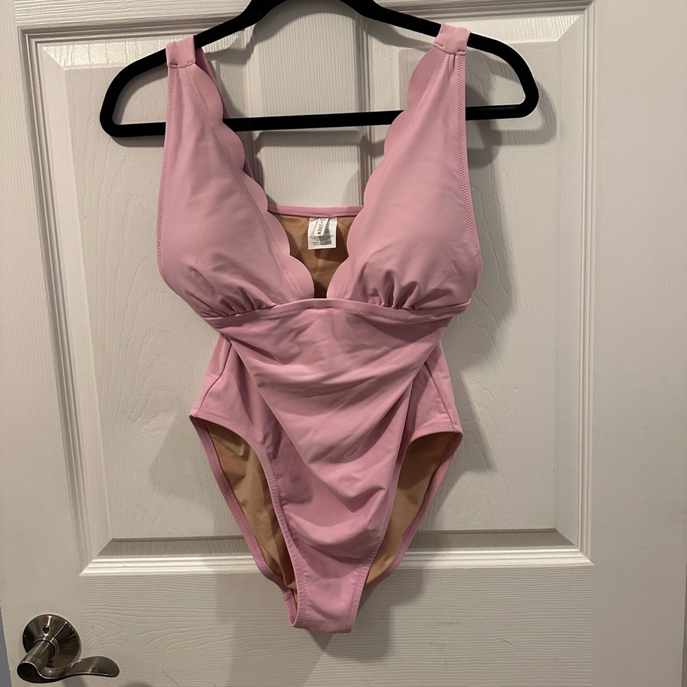 J.Crew Scalloped One Piece Swimsuit Women’s Medium Pink Bathing Suit